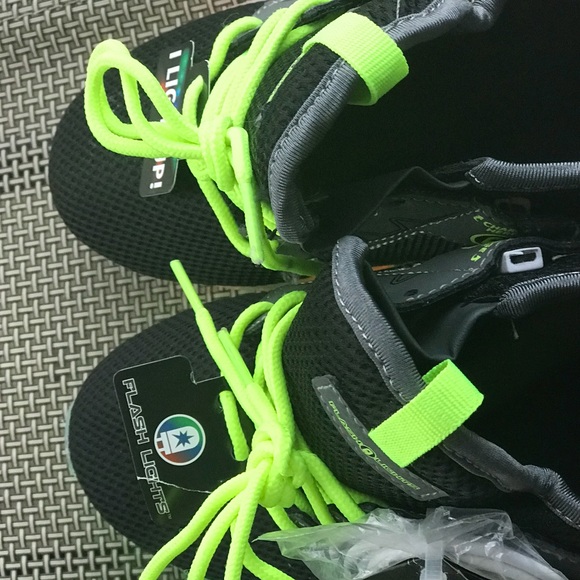 Flash Light Rechargeable Light Up Boys Shoe Size 4 - Picture 8 of 8